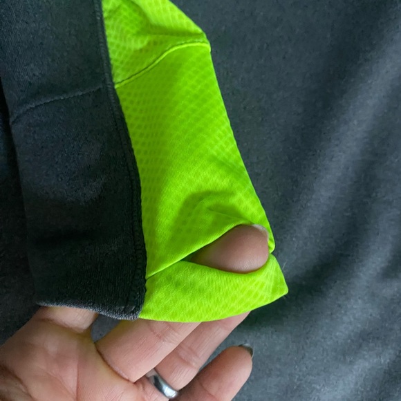 Like new, Underarmour 1/4 zip golf pullover Sz XL - Picture 2 of 7